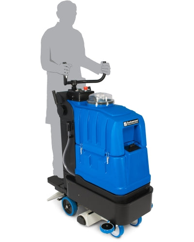 Nikita Mini. Lavamoquetas compacta conductor a bordo batería